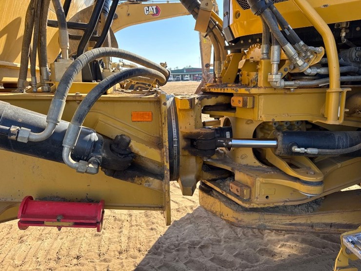 2020-caterpillar-745-image-15