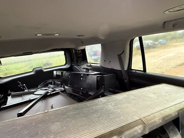 2015-chevrolet-tahoe-image-35