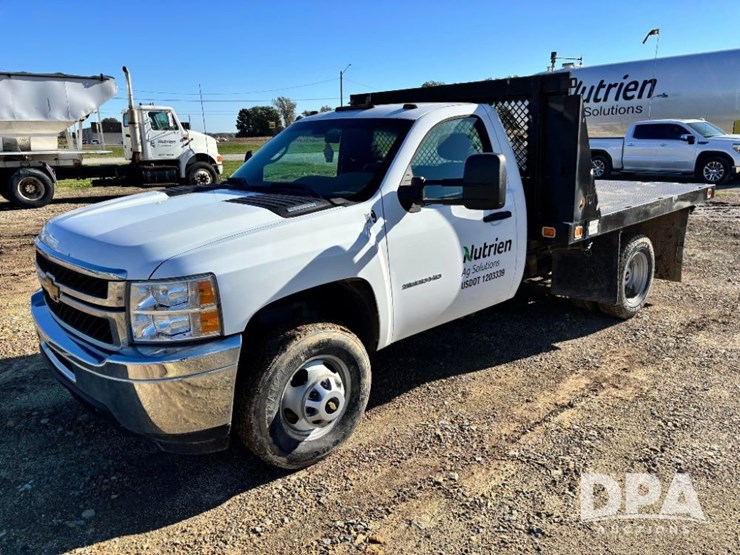 2013-chevrolet-3500hd-image-14