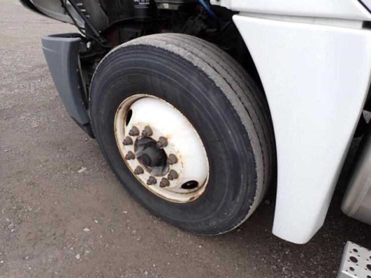 2010-freightliner-cascadia-t/a-hiway-tractor---day-image-37