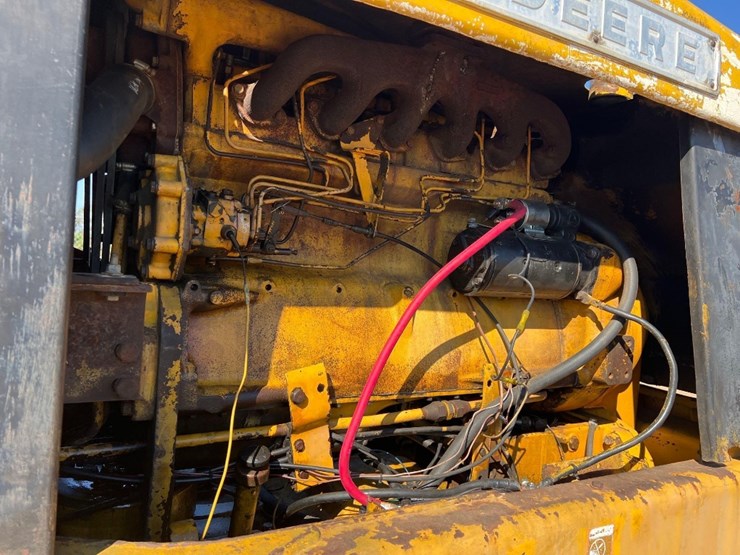 1981-deere-570a-image-17