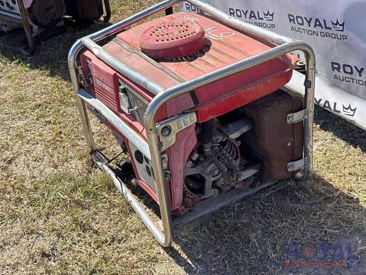 honda-em3500sx-portable-gasoline-generator-image-3