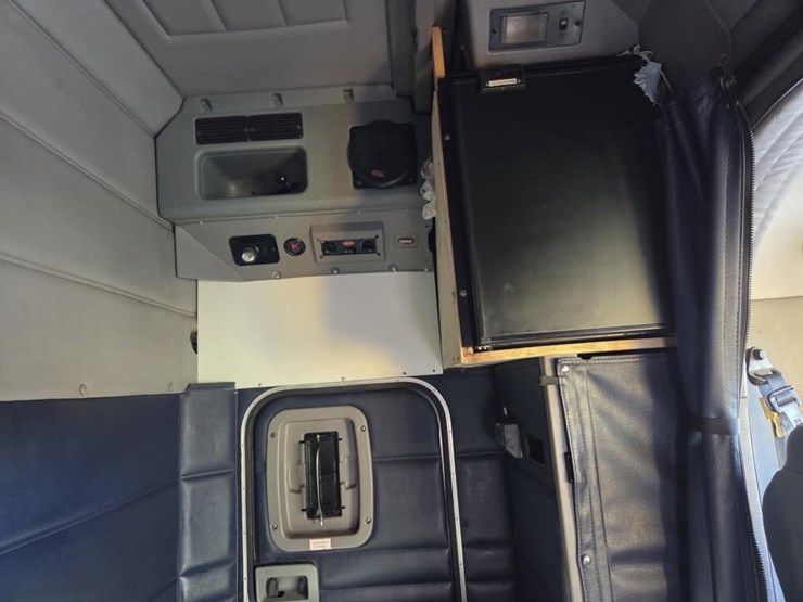 2007-peterbilt-386-image-63