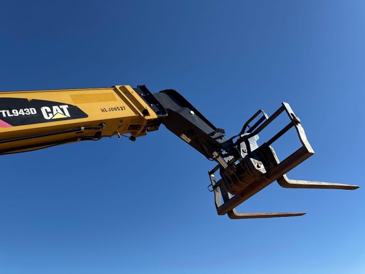 2017-caterpillar-tl943d-image-15