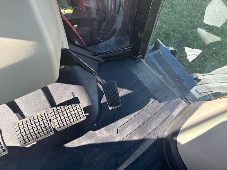 2021-massey-ferguson-7720s-dyna-6-tractor-image-37