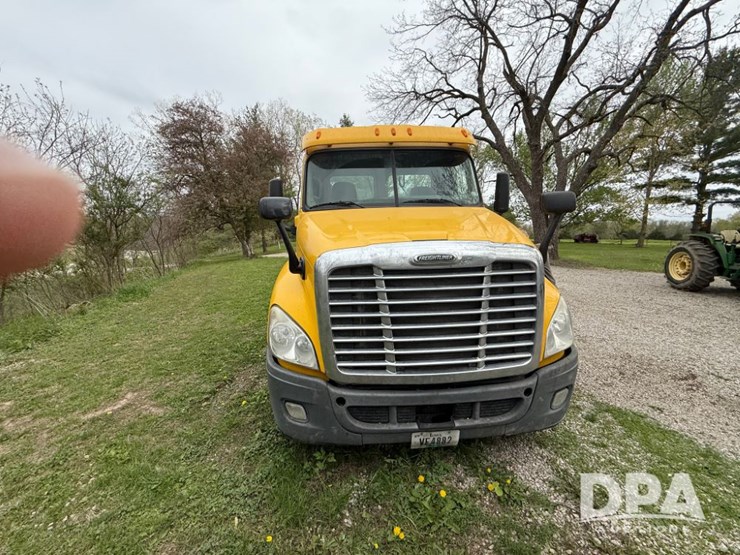 2012-freightliner-cascadia-truck-(lld1452)-image-5