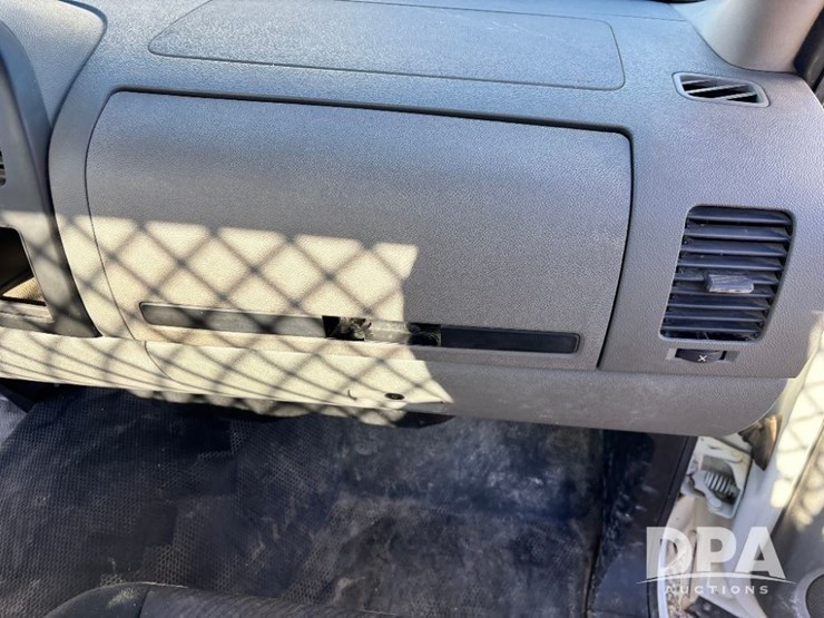 2013-chevrolet-3500hd-image-60