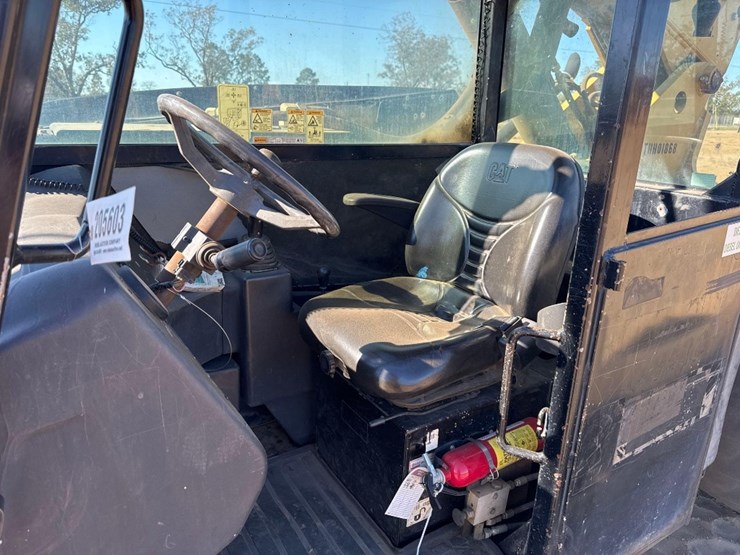 2015-caterpillar-tl943c-image-18