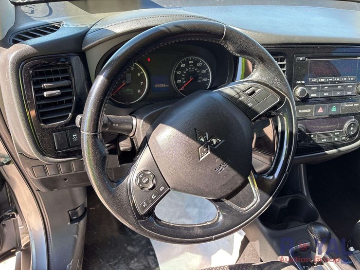 2016-mitsubishi-outlander-image-13