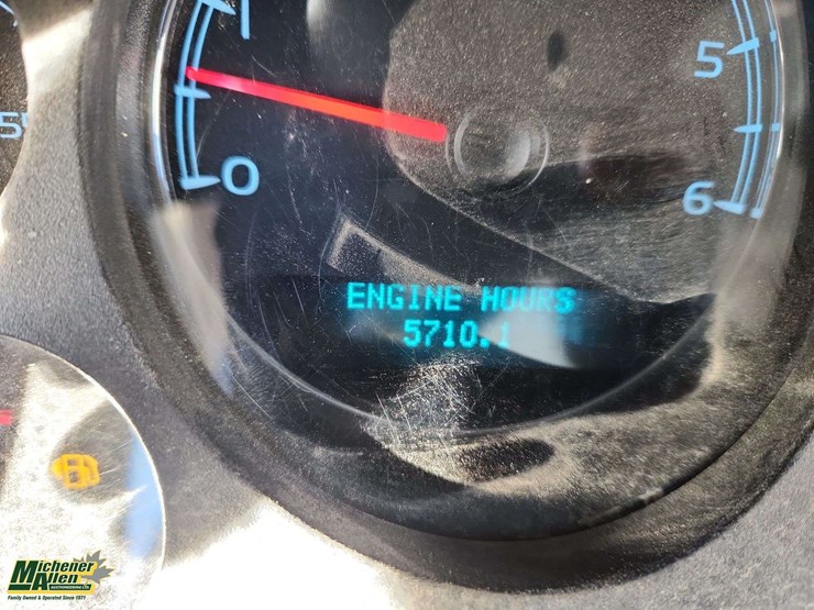 2013-chevrolet-tahoe-image-24