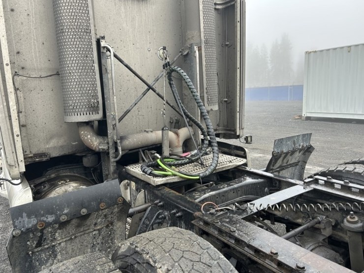 2007-peterbilt-387-image-25