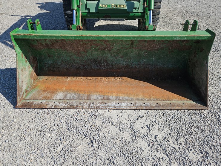 2016-john-deere-5085e-image-3