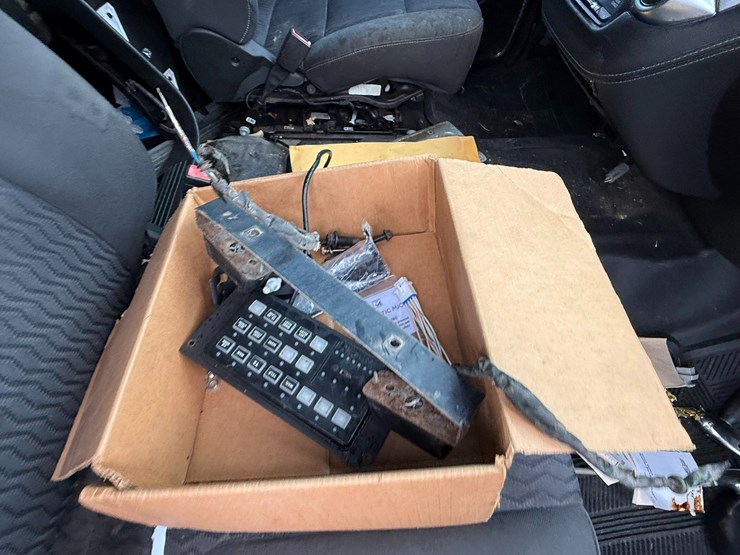 2015-chevrolet-tahoe-image-38