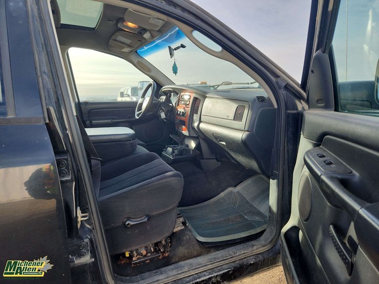 2004-dodge-ram-3500-image-25