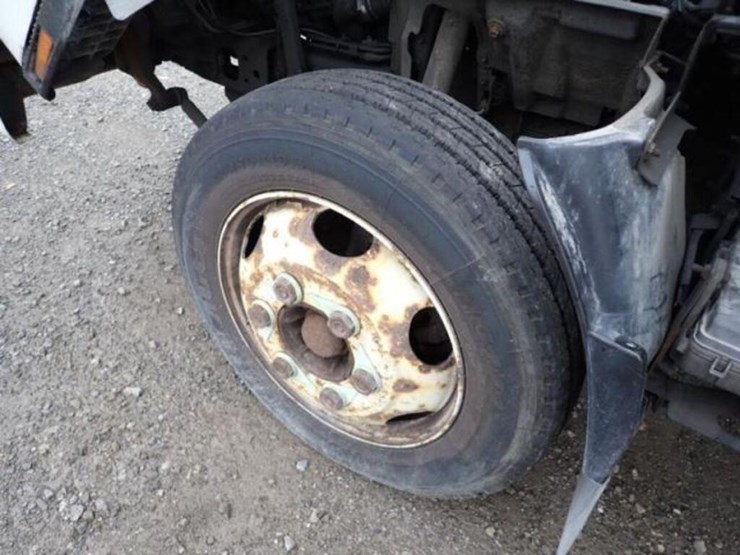 2018-isuzu-nrr-image-32