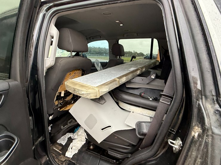 2015-chevrolet-tahoe-image-15