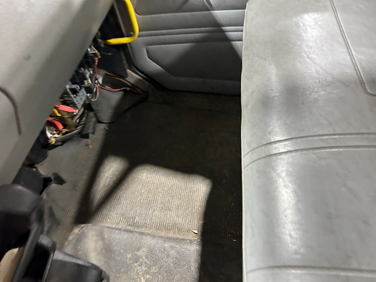 1993-freightliner-fl80-image-63