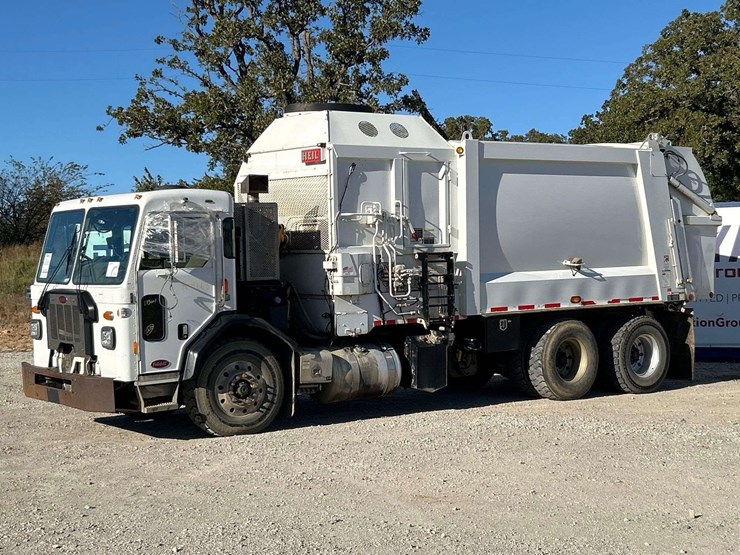2019-peterbilt-520-image-1