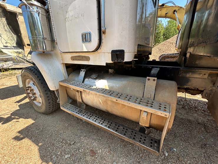 #22533-•-1994-freightliner-t/a-daycab-dump-truck-vin:-1fuyfdyb6rp462199-image-25