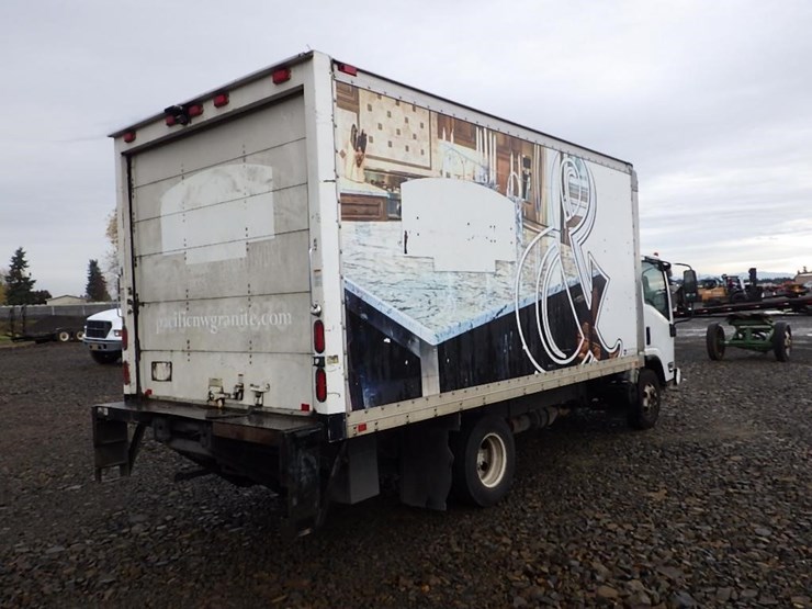 2009-isuzu-npr-image-4