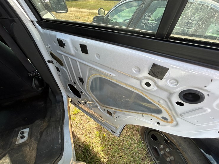 2013-ford-explorer-image-28