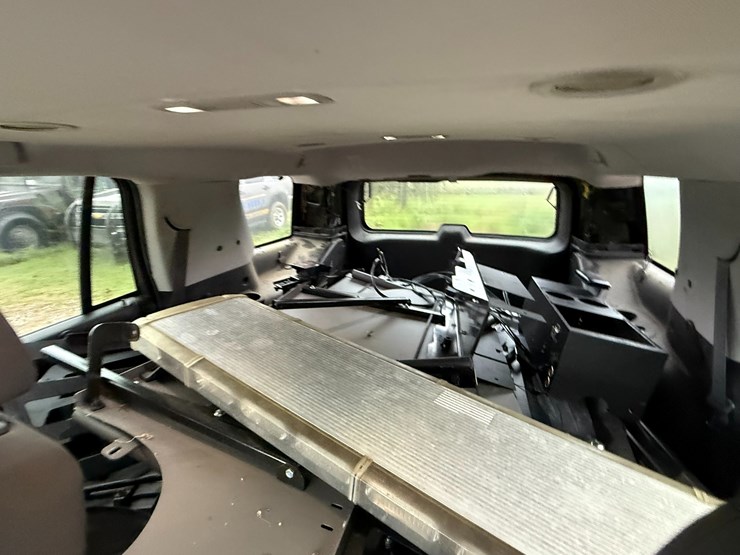 2015-chevrolet-tahoe-image-49