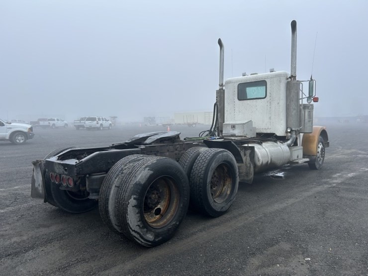 1992-peterbilt-379-image-5