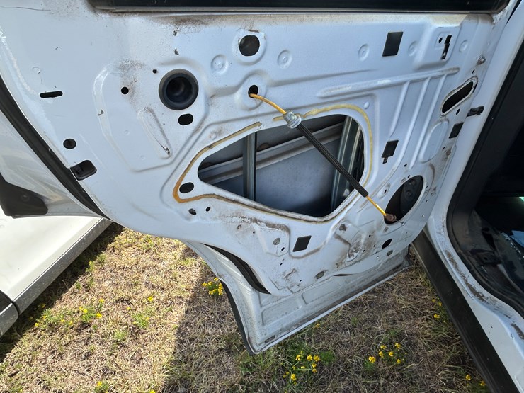 2013-ford-explorer-image-16