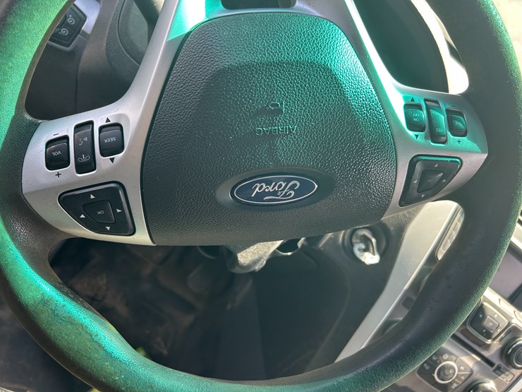 2013-ford-explorer-image-56