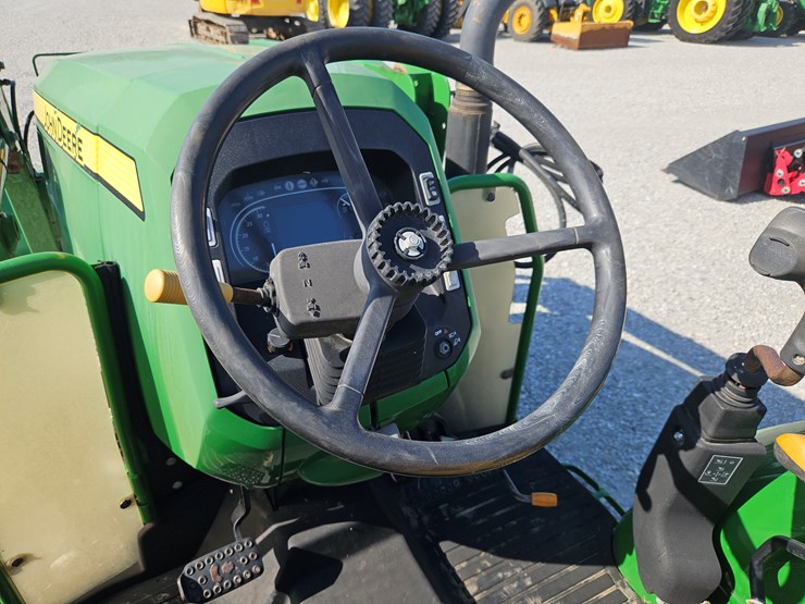2016-john-deere-5085e-image-11