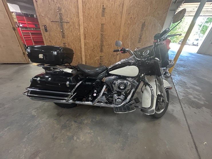 #27034-•-2003-harley-davidson-police-road-king-motorcycle-vin:-1hd1fhw183y736720-image-2