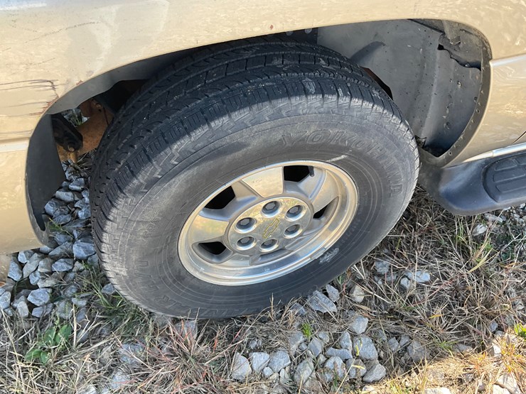 2000-chevrolet-suburban-image-9