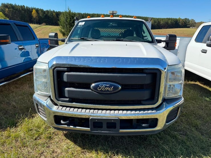 2015-ford-f350-xl-image-2