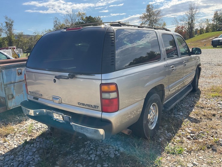 2000-chevrolet-suburban-image-3