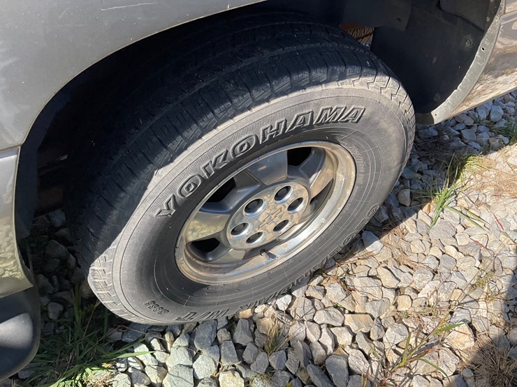 2000-chevrolet-suburban-image-10