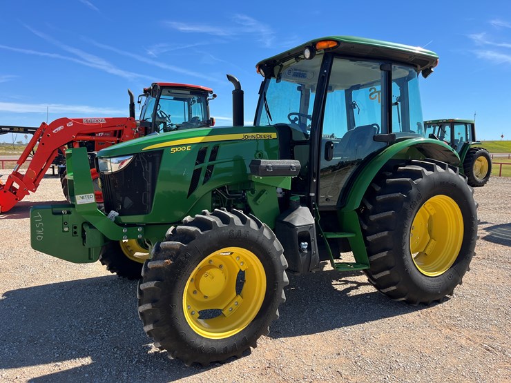 2020-john-deere-5100e-image-1