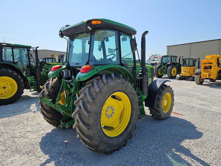 2021-john-deere-6135e-image-16