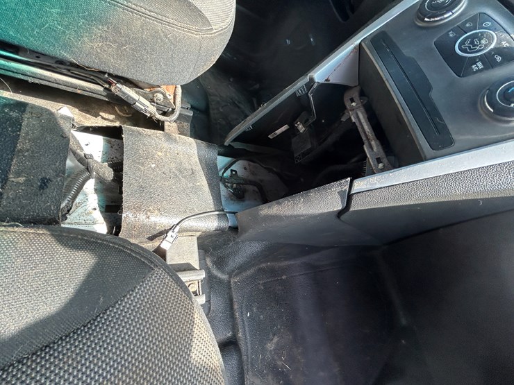 2013-ford-explorer-image-37