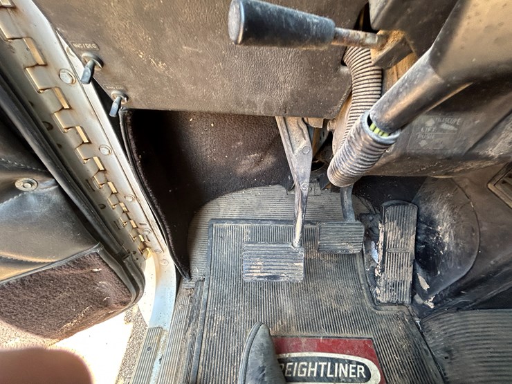 #22533-•-1994-freightliner-t/a-daycab-dump-truck-vin:-1fuyfdyb6rp462199-image-59