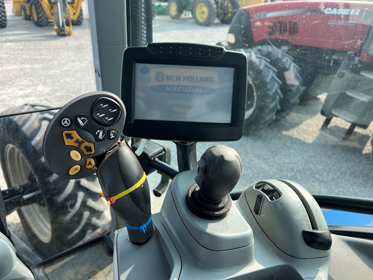 2010-new-holland-t7060-image-14