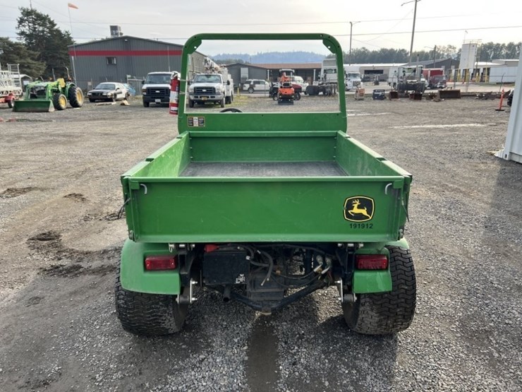 2019-john-deere-gator-image-5