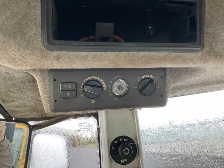 2011-volvo-l60f-image-27