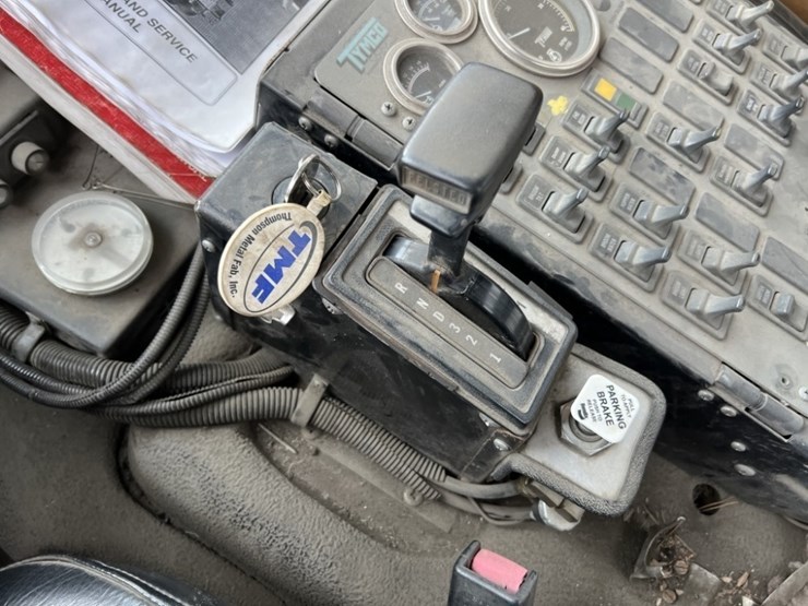 1997-ford-cf8000-image-33