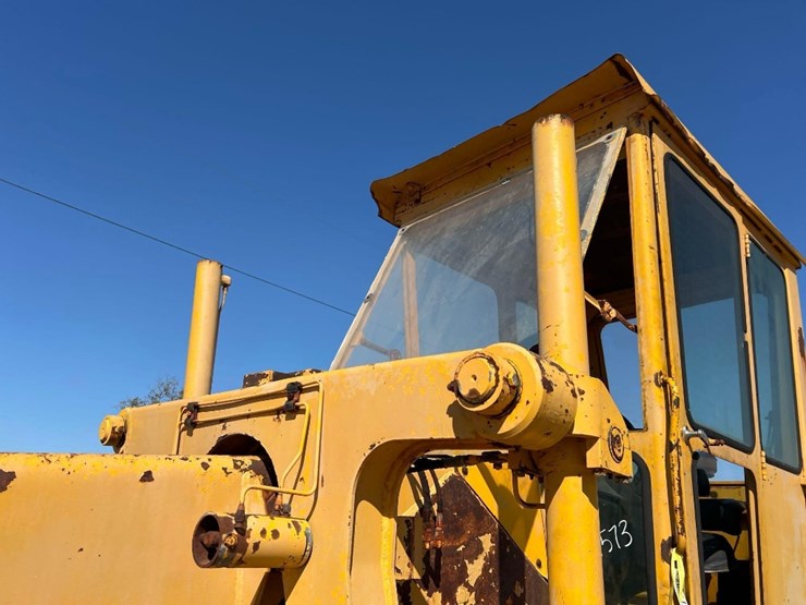 1981-deere-570a-image-13