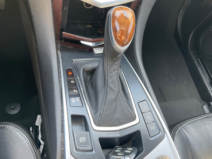 2015-cadillac-srx-image-17