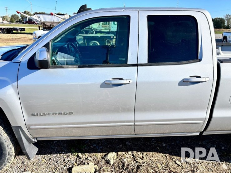 2015-chevrolet-silverado-image-23