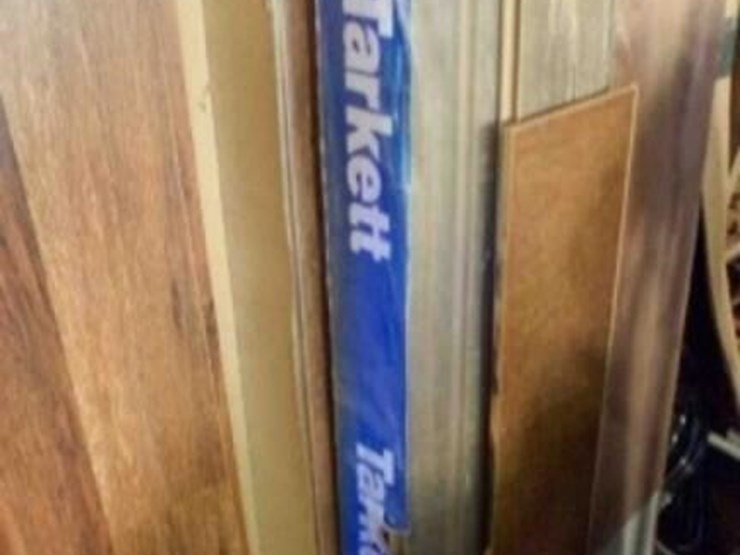 12+-boxes-wood-look-laminate-flooring-image-1