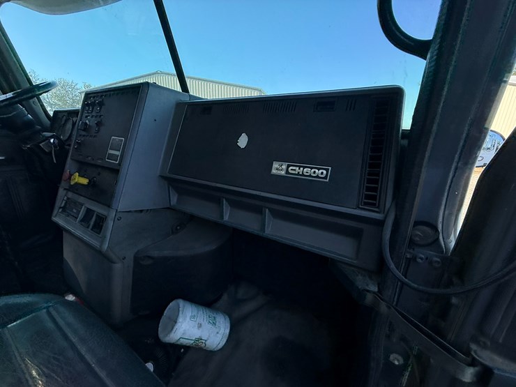 1995-mack-ch613-image-65
