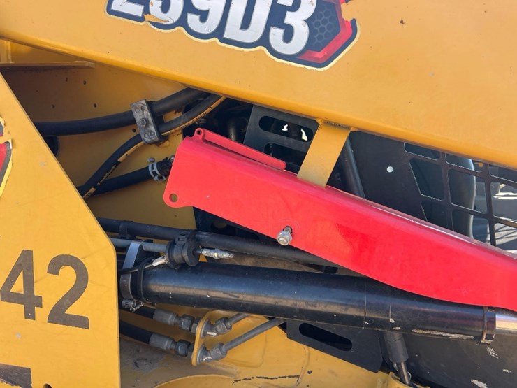 2020-caterpillar-239d3-image-22