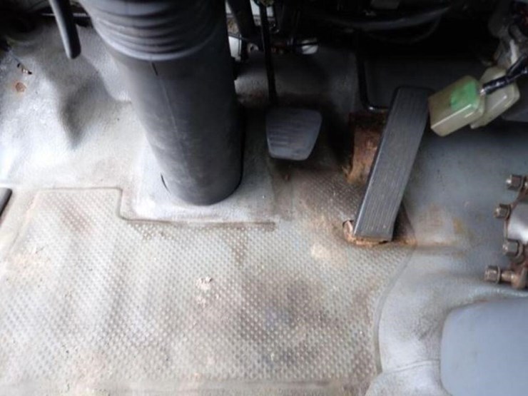 2018-isuzu-nrr-image-14